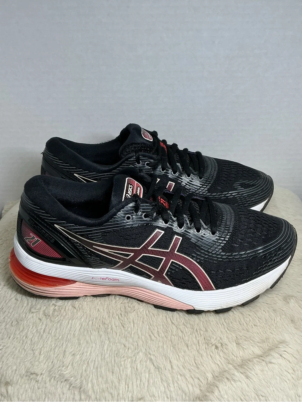 ASICS GEL-Nimbus 21 Women’s Running Shoes  Size 9 Black/Laser Pink  1012A156 EUC